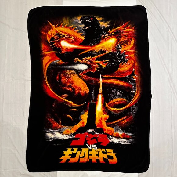 Godzilla vs King Ghidorah 46" x 60" Plush Throw Blanket - Picture 1 of 12